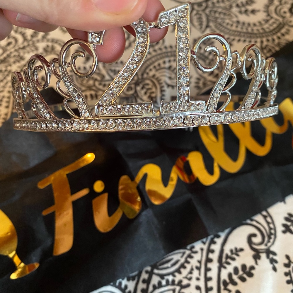 21 Crown & Sash